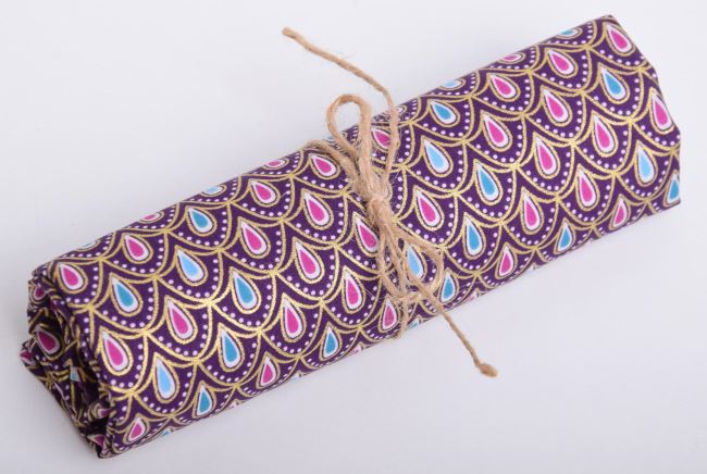 Rolička vianočnej bavlny vo fialovej farbe s ozdobnou potlačou RO18712/044