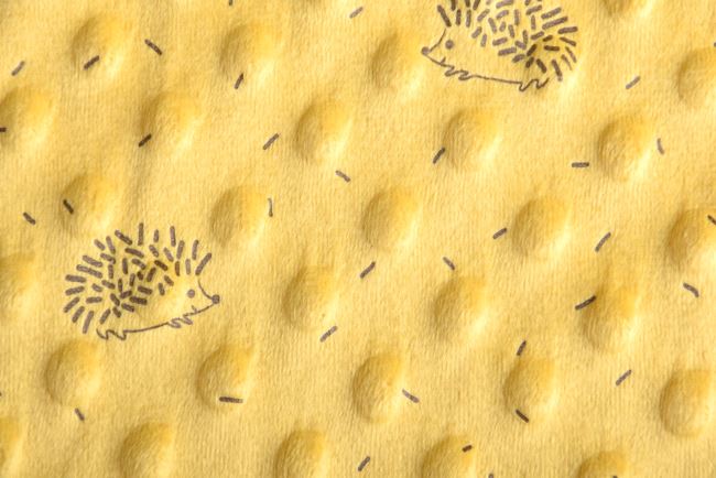 Minky fleece v horčičnej farbe s potlačou ježka 15875/575