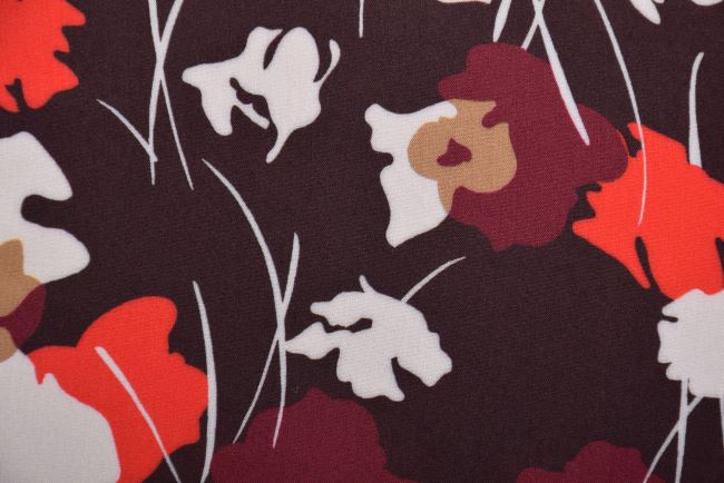 Viskóza v tmavo hnedej farbe s abstraktnou potlačou kvetín 07334/905