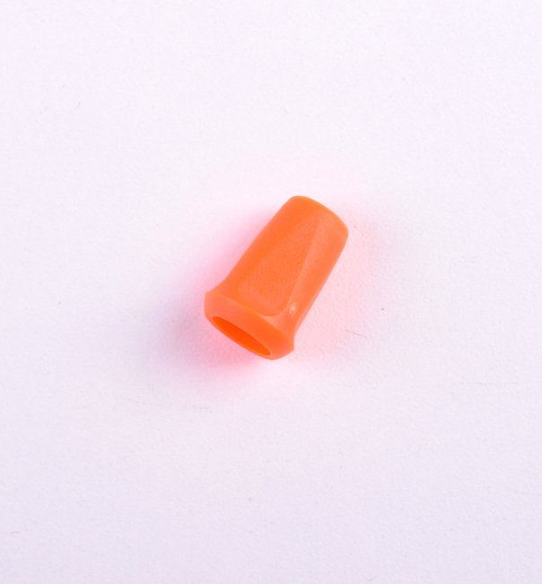 Plastová koncovka na šnúrky vo svietivo oranžovej farbe K-B10-14801-574