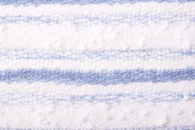 Letná pletenina v bielej a modrej farbe s motívom pruhov PAR201