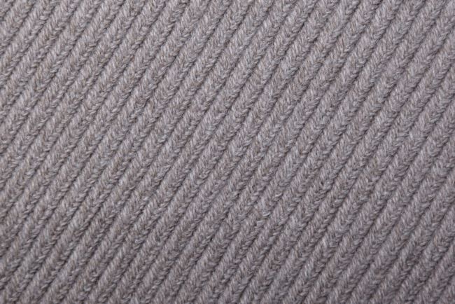 Kabátová látka v šedej farbe s ozdobnými šikmými riadkami MI90823/05W