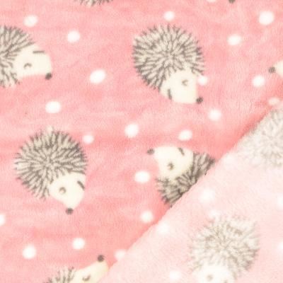 Flanel fleece v ružovej farbe s potlačou ježka 210782.0007
