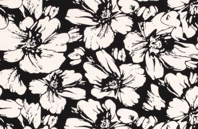Blúzkovina v čiernej farbe s bielymi kvetmi 15218/069