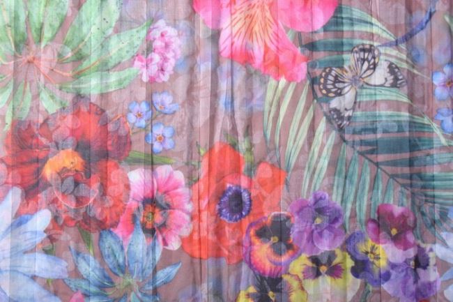 Blúzkovina v béžovej farbe s potlačou kvetov a mačkaným vzhľadom 13215/052