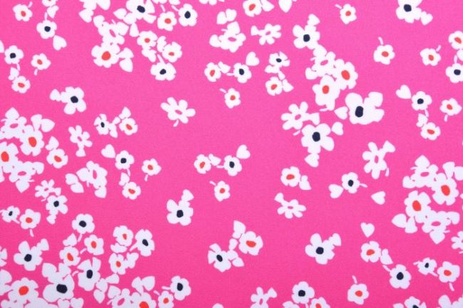 Blúzkovina v ružovej farbe s potlačou bielych kvetov E181