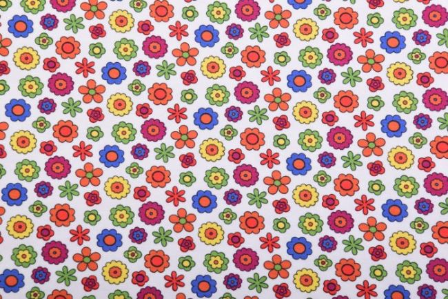 Bavlnený úplet smotanovej farbe s farebnými kvetmi 13677/051