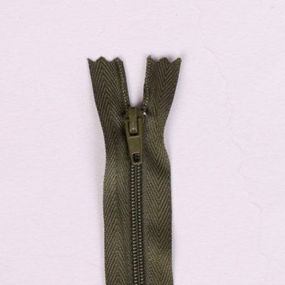Špirálový zips v khaki farbe 18cm I-3C0-263