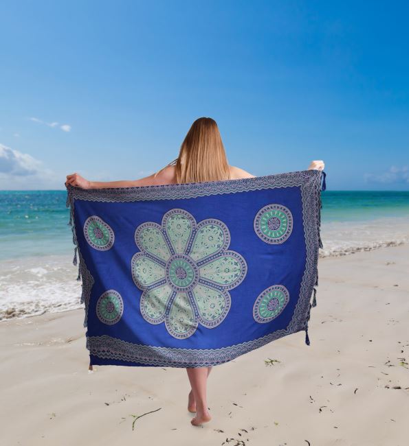 Pareo/sarong z Bali s kokosovou sponou s batikou v modrej farbe s potlačou mandal BALI43
