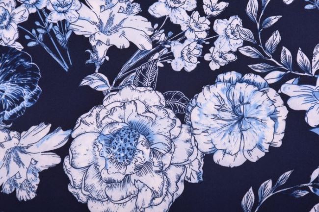 Viskózová látka v modrej farbe s kvetmi 13571/600