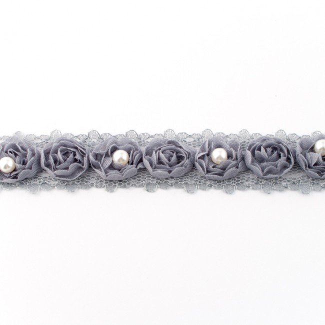 Čipka v šedej farbe s ružičkami a perličkami 11174-B