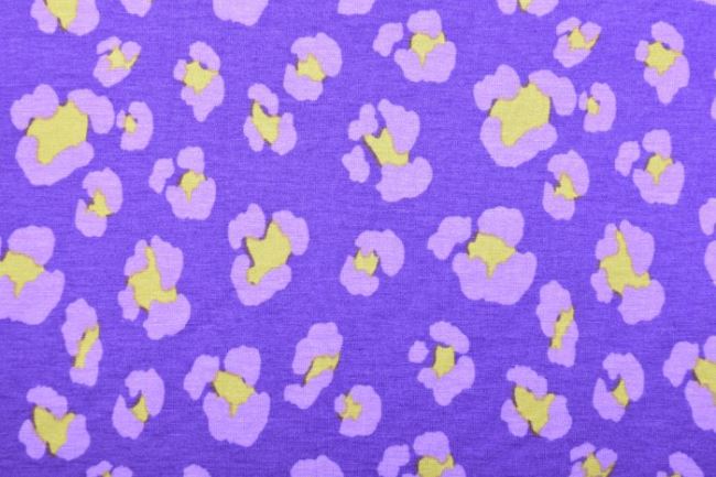 Viskózový úplet vo fialovej farbe s potlačou kvetín K8