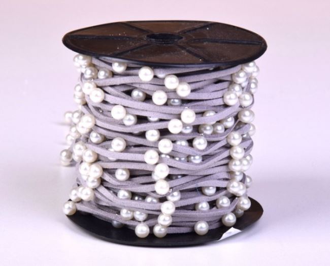 Ozdobný prúžok v šedej farbe s perličkami 44310