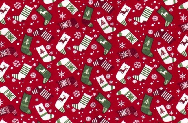 Vianočná látka z bavlny v červenej farbe s potlačou vianočných pančúch 16719/015