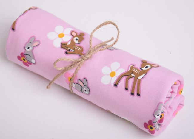 Rolička bavlneného úpletu v ružovej farbe s potlačou lesných zvieratiek RO17675/011