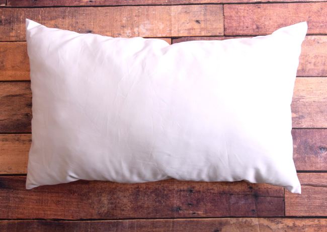 Bavlnený vankúš s výplňou z dutého vlákna vo vel.50x30 cm POV2