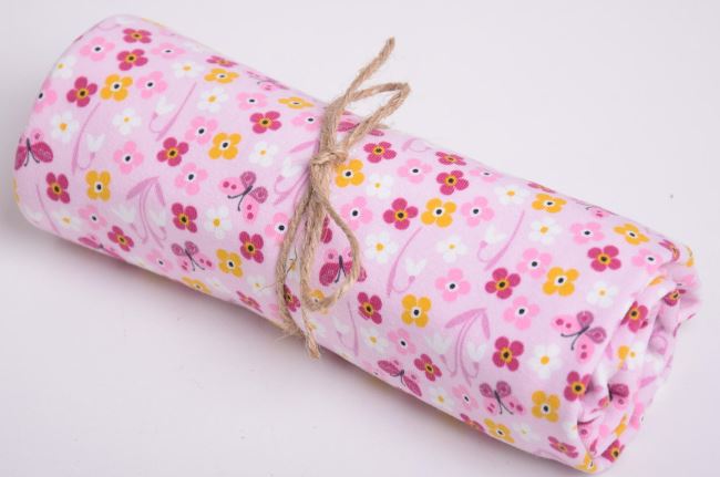 Rolička bavlneného úpletu v ružovej farbe s potlačou kvetín a motýľov RO17676/011