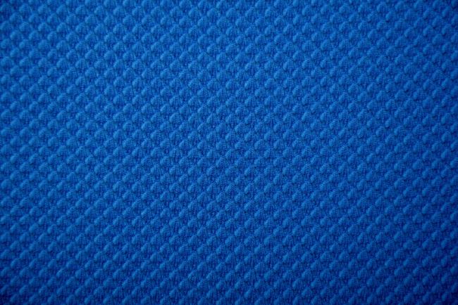 Športový úplet v modrej farbe s plastickým vzorom PAR96