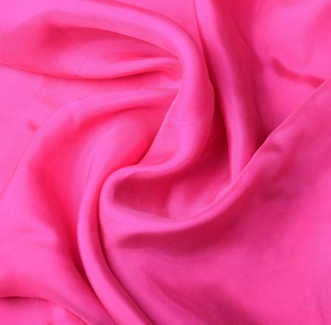 Cupro v sýto ružovej farbe s leskom QT40735