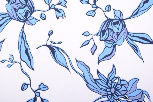 Blúzkovina v bielej farbe s modrými kvetmi Q11402-059