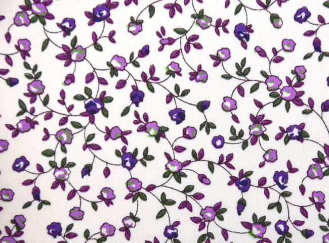 Bavlnená látka vo smetanovej farbe s potlačou drobných kvetiniek 13489/051