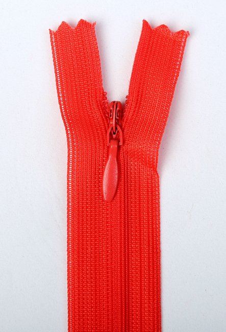 Skrytý zips červenej farby 35cm I-3W0-35-162