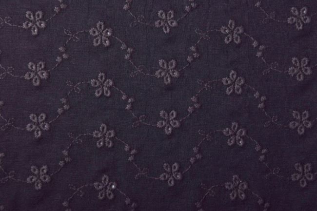 Viskózový úplet v čiernej farbe s vyšitým kvetinovým vzorom 13588/069