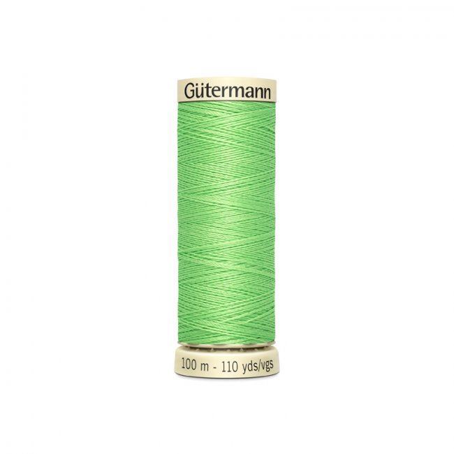 Univerzálna šijacia niť Gütermann v svetlo zelenej farbe 153