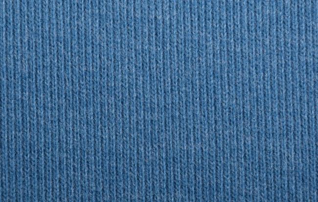 Počesaná melírovaná pletenina v modrej farbe 201740.7030