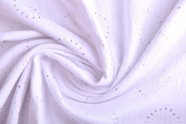 Mušelín v bielej farbe so strieborným vzorom kvetín 17920/001