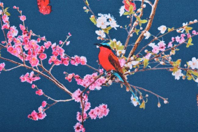 Bavlnený úplet s digitálnou potlačou vtáčikov a kvetín 80109