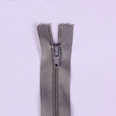 Špirálový zips v šedej farbe 18cm I-3C0-18-310