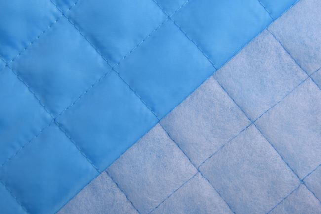 Zateplená podšívka s vatelínom v modrej farbe 64043