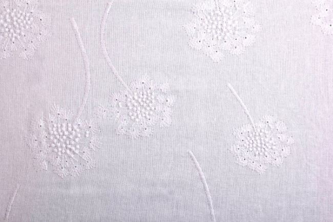 Ľan s prímesou viskózy v bielej farbe s kvetinovou výšivkou 15275/050