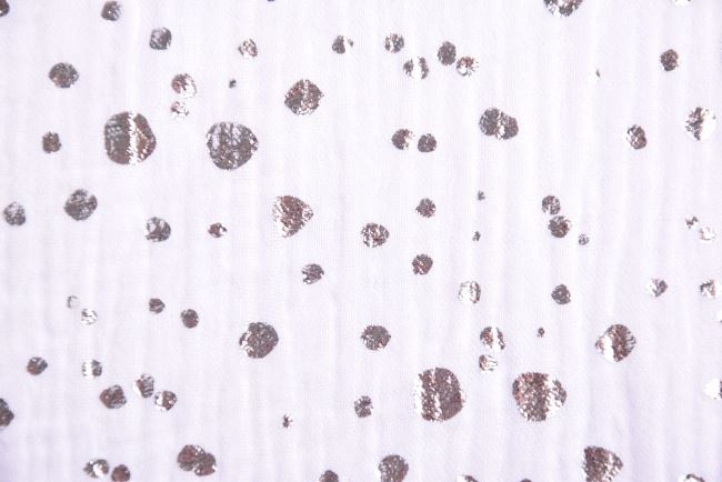 Mušelín v bielej farbe s potlačou strieborných bodiek181389