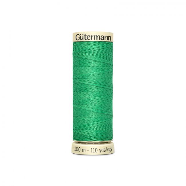 Univerzálna šijacia niť Gütermann v zelenej farbe 401