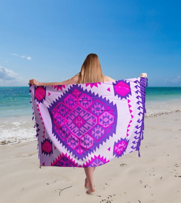 Pareo/sarong z Bali s kokosovou sponou vo fialovej farbe s potlačou ornamentov BALI74