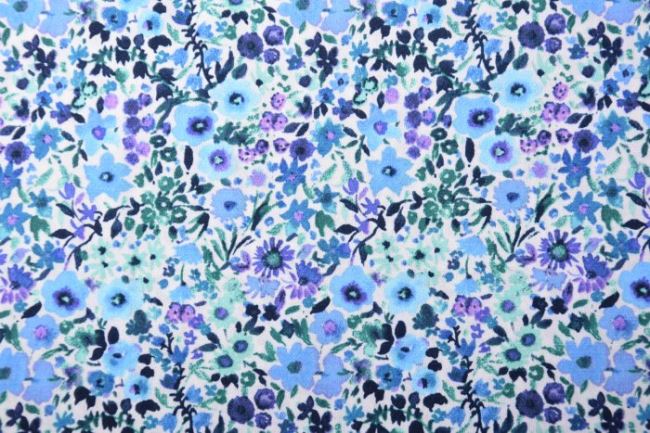 Viskózová látka v bielej farbe s modrými kvetmi 132.574/0004