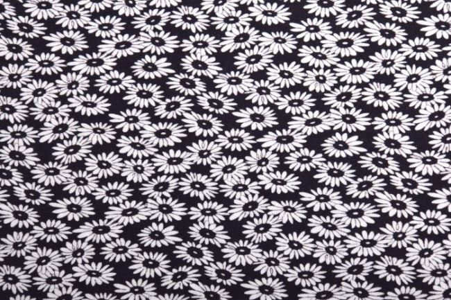 Viskózový úplet v čiernej farbe s potlačou kvetín 05330/042