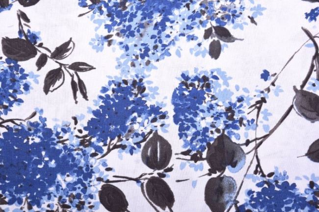 Viskózová látka s prímesou ľanu s potlačou modročiernych kvetov 11551/006