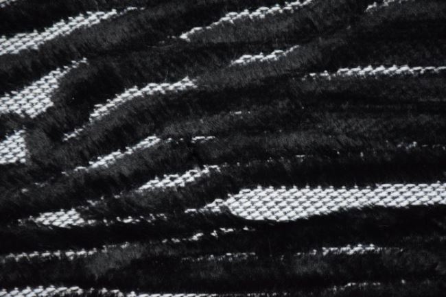 Kožušina v čiernej farbe s pleteninou SA21