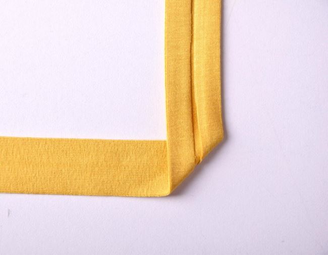Viskózový lemovací prúžok v žltej farbe DOKI711