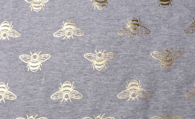 Bavlnený úplet v šedom melíre s fóliovou potlačou včiel 11652/063