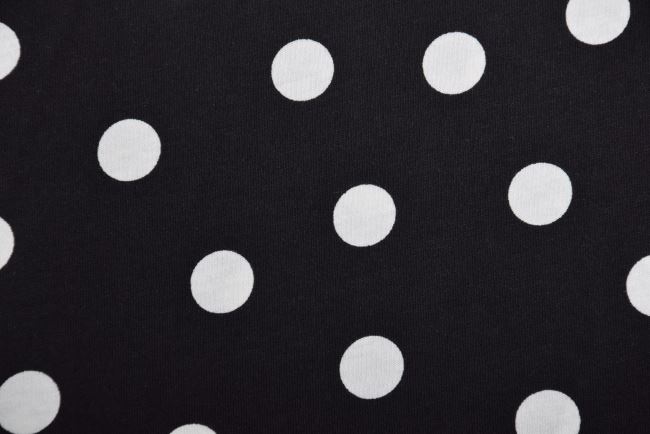 Bavlnený úplet v čiernej farbe s potlačou bielych bodiek 23264