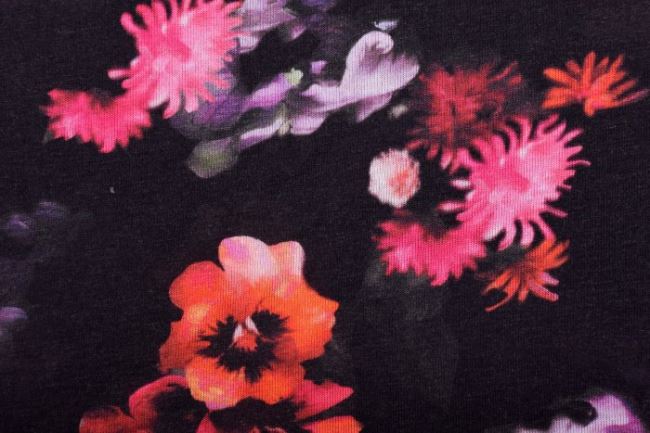 Pletenina v čiernej farbe s drobnými kvetmi 8E498/701