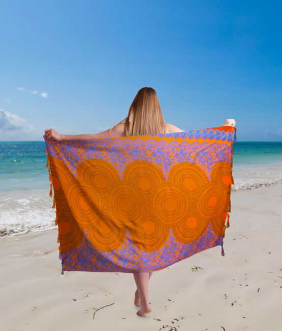 Pareo/sarong z Bali s kokosovou sponou v oranžovej farbe s potlačou ornamentov BALI152