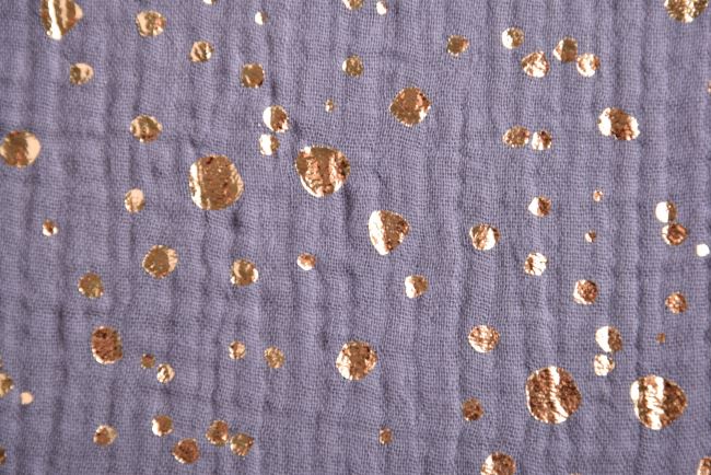 Mušelín v šedej farbe s potlačou zlatých bodiek 181375